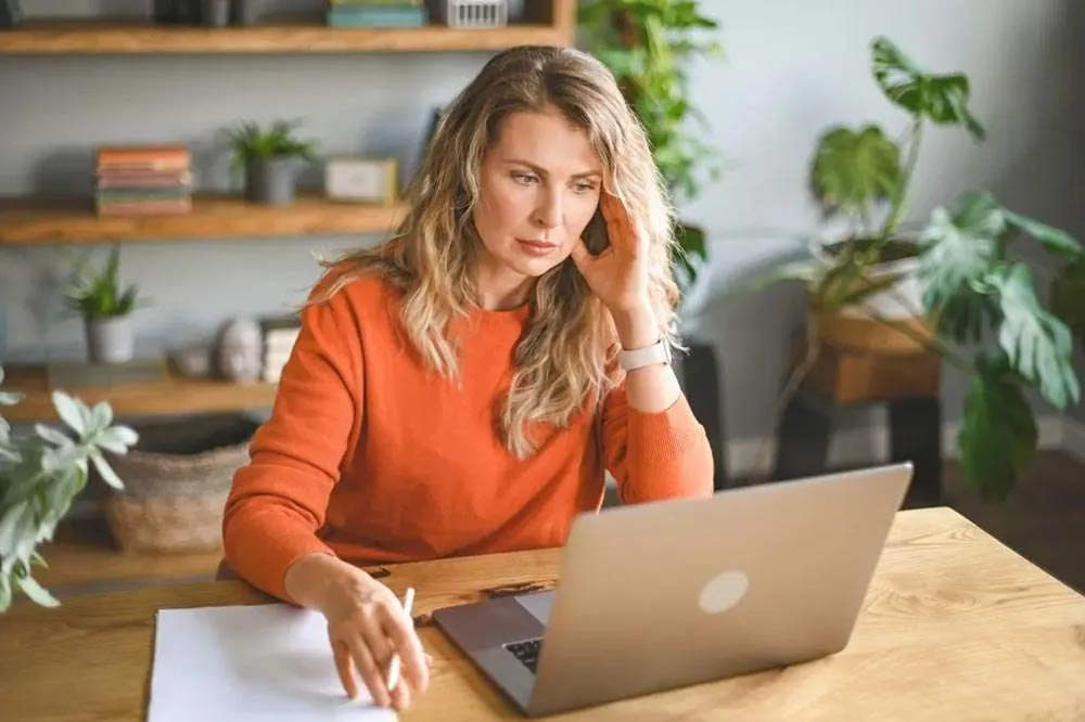 According to a survey, one out of every three workers confesses to frequently taking naps while on duty. The survey highlights that Gen Z and millennial men are notably the most frequent offenders in this regard